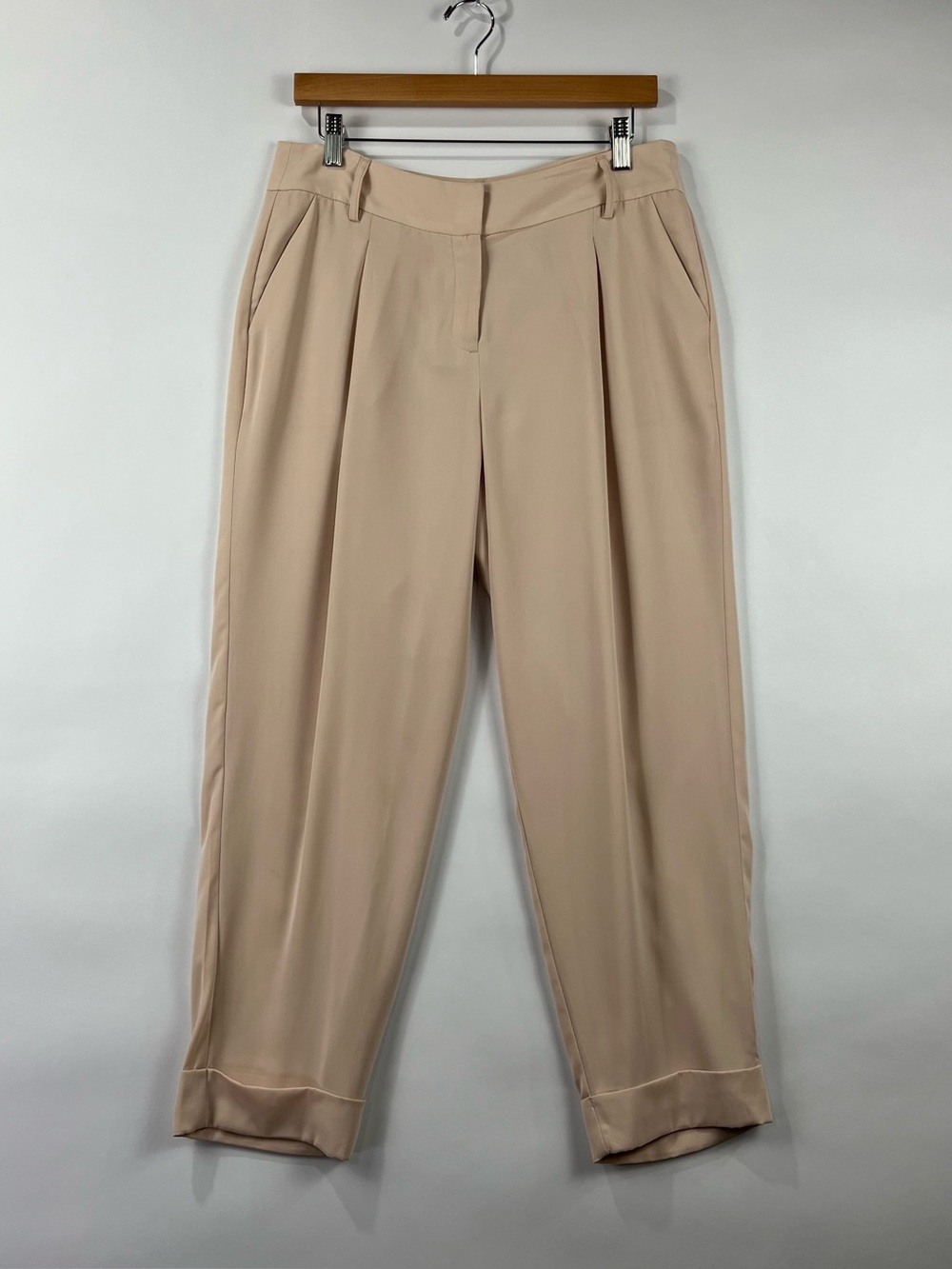NWOT Jennifer Lopez Pleated Tapered Pants Relaxed Fit High Rise Cuffed Hem Size